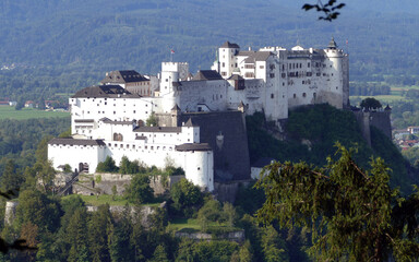Fototapeta na wymiar Salzburg von oben