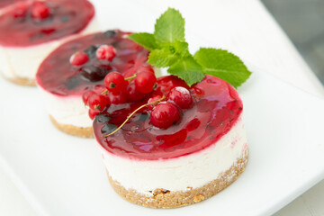 Mini cheese Cake with berries and cranberries