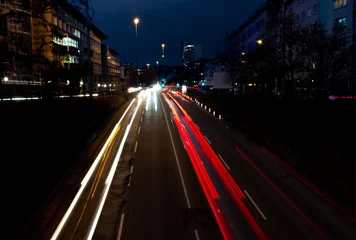 Langzeitbelichtung nachts mit Autos in der Stadt © Jonas M. Schmidt