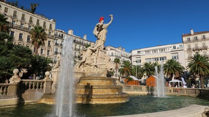 Place de la Liberté dans le centre ville de Toulon, statue de la Fontaine de la Fédération...