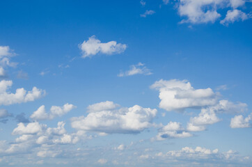 Obraz premium Cloudscape background blue sky with white clouds
