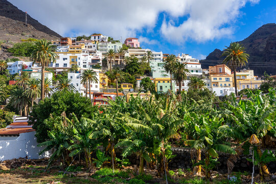 VALLE GRAN REY, LA GOMERA, Kanarische Inseln: Die Stadt mit dem Ortsteil La Calera und seinen bunten H&auml;usern