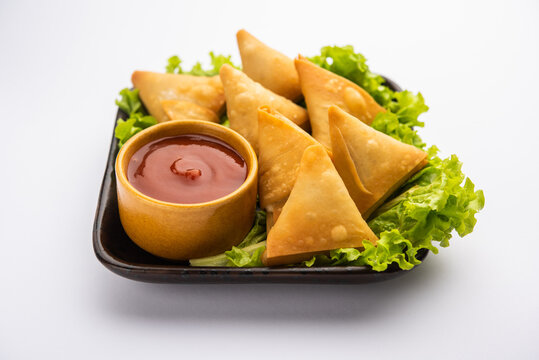 Mini triangle patti samosa