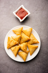 Mini triangle patti samosa