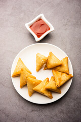 Mini triangle patti samosa