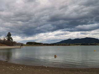 Regenwolken über dem Forggensee