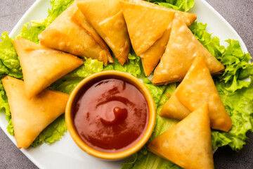 Mini triangle patti samosa