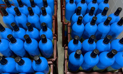 Filling of cylinders with medical gaseous oxygen to provide hospitals with oxygen	