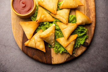 Mini triangle patti samosa