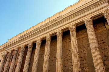 Fototapeta premium A building with a row of columns