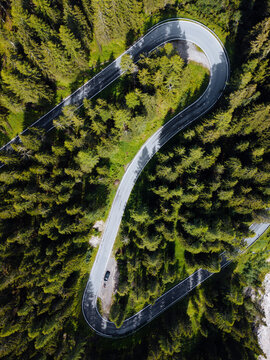 Vista Aerea di una strada di montagna