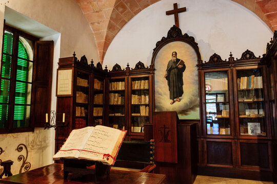 sala de gramatica,Santuario de Nostra Senyora de Cura, ubicado en el Puig de Cura,  Pla de Mallorca, Mallorca,Islas Baleares, Espa&ntilde;a