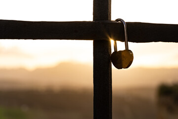 San Valentin, candado con puesta de sol 