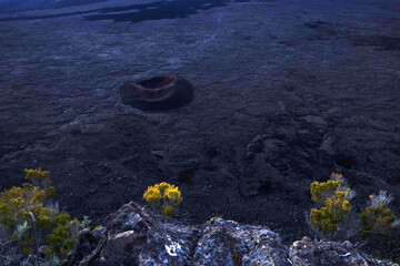 Lever du soleil sur le Piton de la Fournaise sur l'île de la Réunion