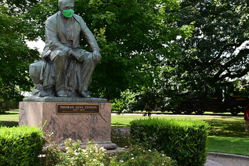 Obraz premium statue in the park