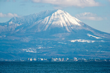 冬の大山と皆生温泉街