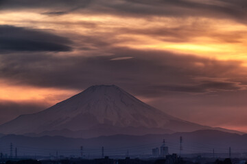 関東平野と燃ゆる富士山
