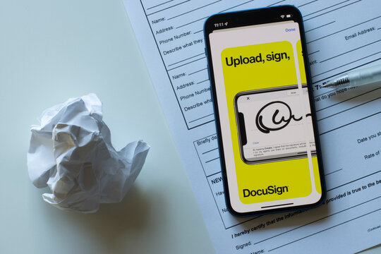 Portland, OR, USA - Jan 9, 2022: DocuSign app illustration is seen in the App Store on an iPhone. DocuSign Agreement Cloud is a software suite for agreement automation, including DocuSign eSignature.