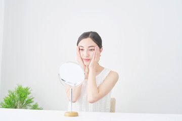 女性　フェイシャルケア