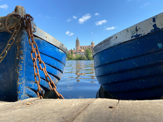 barcas en el puerto de Salamanca desde el rio Tormes