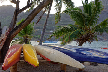 Ua Pou (iles marquises) polynesie francaise : pirogues sur la plage de Hakahau