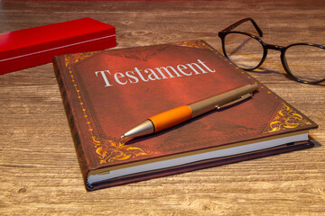 Symbolbild Testament: Testament und Kugelschreiber auf einem Tisch