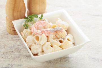 Pasta with salmon and cream cheese