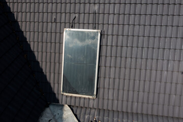 Solar cells on the roof, save the power