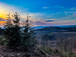 Thüringer Wald mit Ringberg am Abend