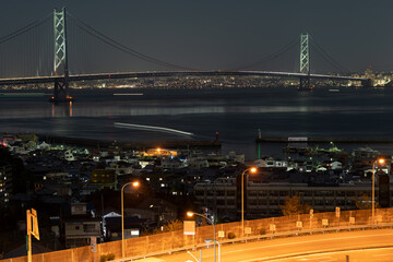 Obraz premium 夜の明石海峡大橋