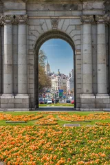 Fototapeten View of an arch of the Puerta de Alcalá in the historic center of Madrid. © Juan