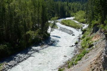 Fototapeta na wymiar Akkem river in the mountains