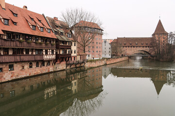 Romantisches Nürnberg; Pegnitzpartie an der Unteren Kreuzgasse (Blick von der Maxbrücke zur...