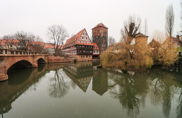 Naklejka na ściany i meble Romantisches Nürnberg; Pegnitz an der Maxbrücke mit Weinstadl, Wasserturm und Henkersteg