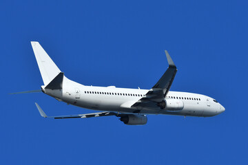 飛行中の旅客機