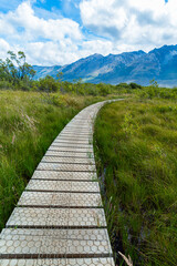 Fototapeta na wymiar ニュージーランド　オタゴ地方のグレノーキーのラグーン・トラックの遊歩道と風景