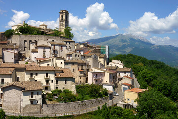 Obraz premium Landscape of Valle Peligna, Abruzzo, view of Goriano Sicoli
