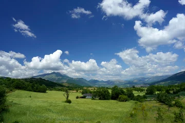 Fototapeten Landscape of Valle Peligna, Abruzzo, view of Cocullo © Claudio Colombo