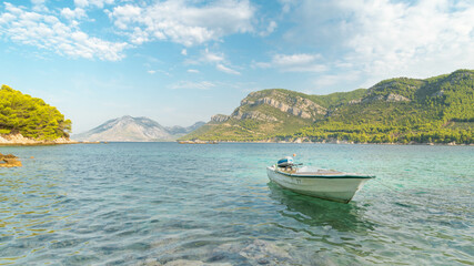 Fototapeta na wymiar Widok na Adriatyk w Chorwacji o poranku