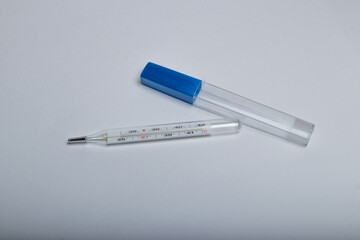 Obraz premium Old thermometer on a white background