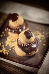 religieuse au chocolat, pâtisserie	
