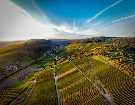 Drohne Weitwinkelaufnahme Weinberge Remstal Remshalden, Sonnenuntergang, besondere Atmosph&auml;re 