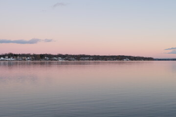 Fototapeta na wymiar Pink sunset on Niagara River winter evening