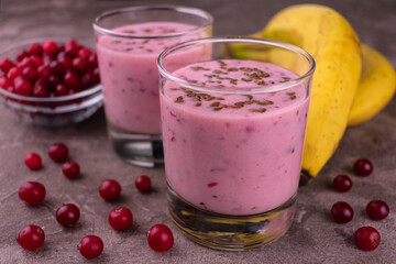 A healthy smoothie made with cranberry and flax seeds.