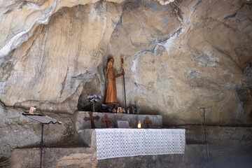 Cueva de San Genadio, hermitage in a cave in the mountains of León, Valle del Silencio, Peñalba de Santiago