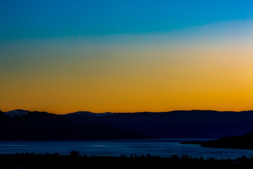 Obraz premium Sunset Over the Mountains