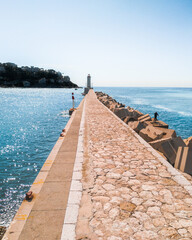 Fototapeta na wymiar Hafen von Nizza im Sommer