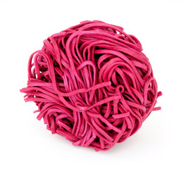 Plant based uncooked dried beetroot flavour noodle nests