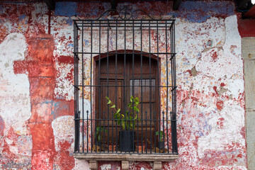 Fototapeta na wymiar spanish colonial style window in antigua guatemala