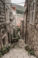 Kroatien, Dalmatien, Dubrovnik,   Gasse in Altstadt mit aufgehängter Wäsche